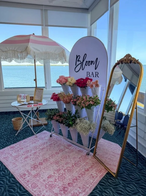 KinLove Bloom Bar cart with flowers by the sea