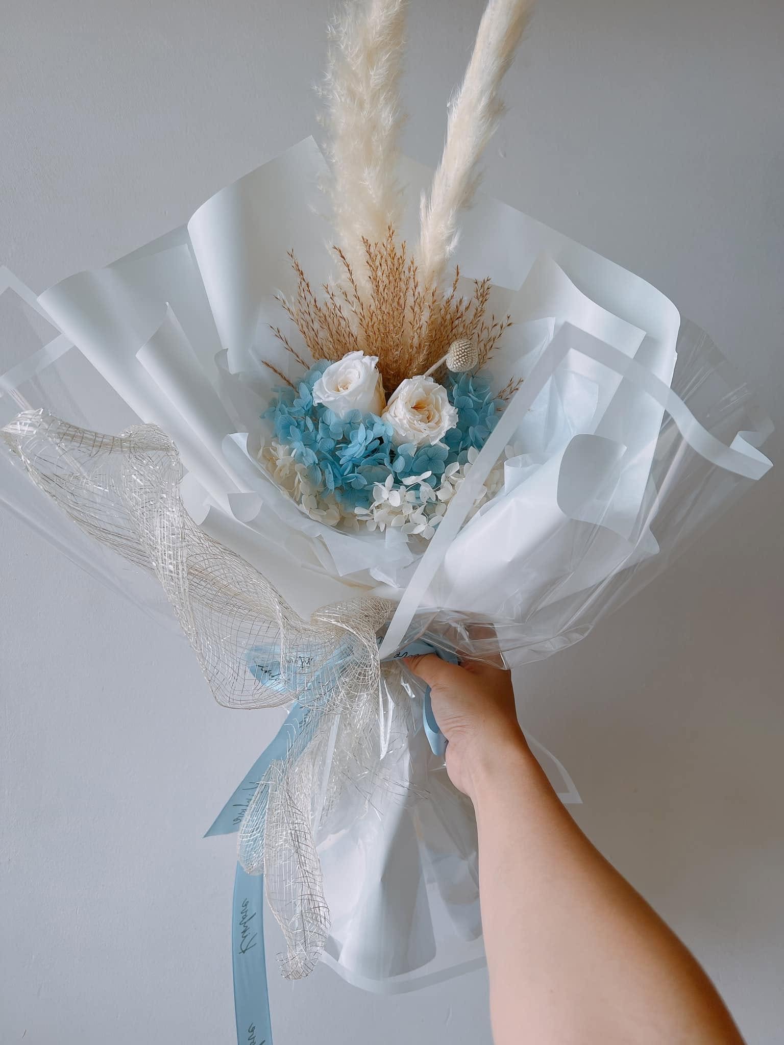 Dried flower arrangement, wrapped by hand